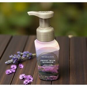 Bath & Body Works Foaming Hand Soap Sweet Mum Blossom 8.75 oz Autumn Mums Spices